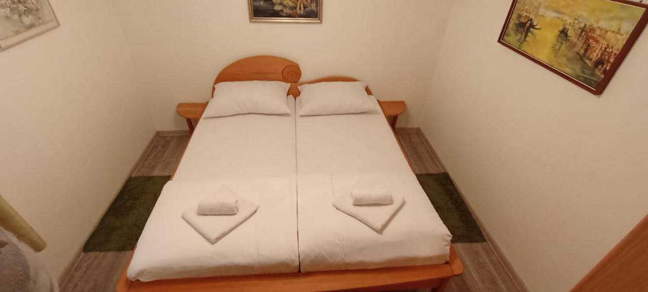 Apartmani Unski Biser 察津 外观 照片