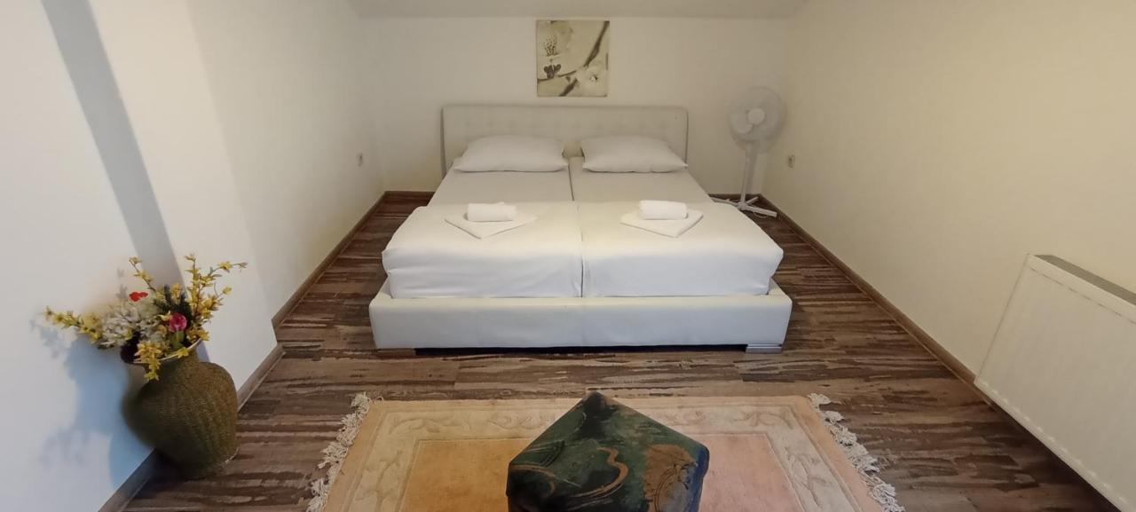 Apartmani Unski Biser 察津 外观 照片