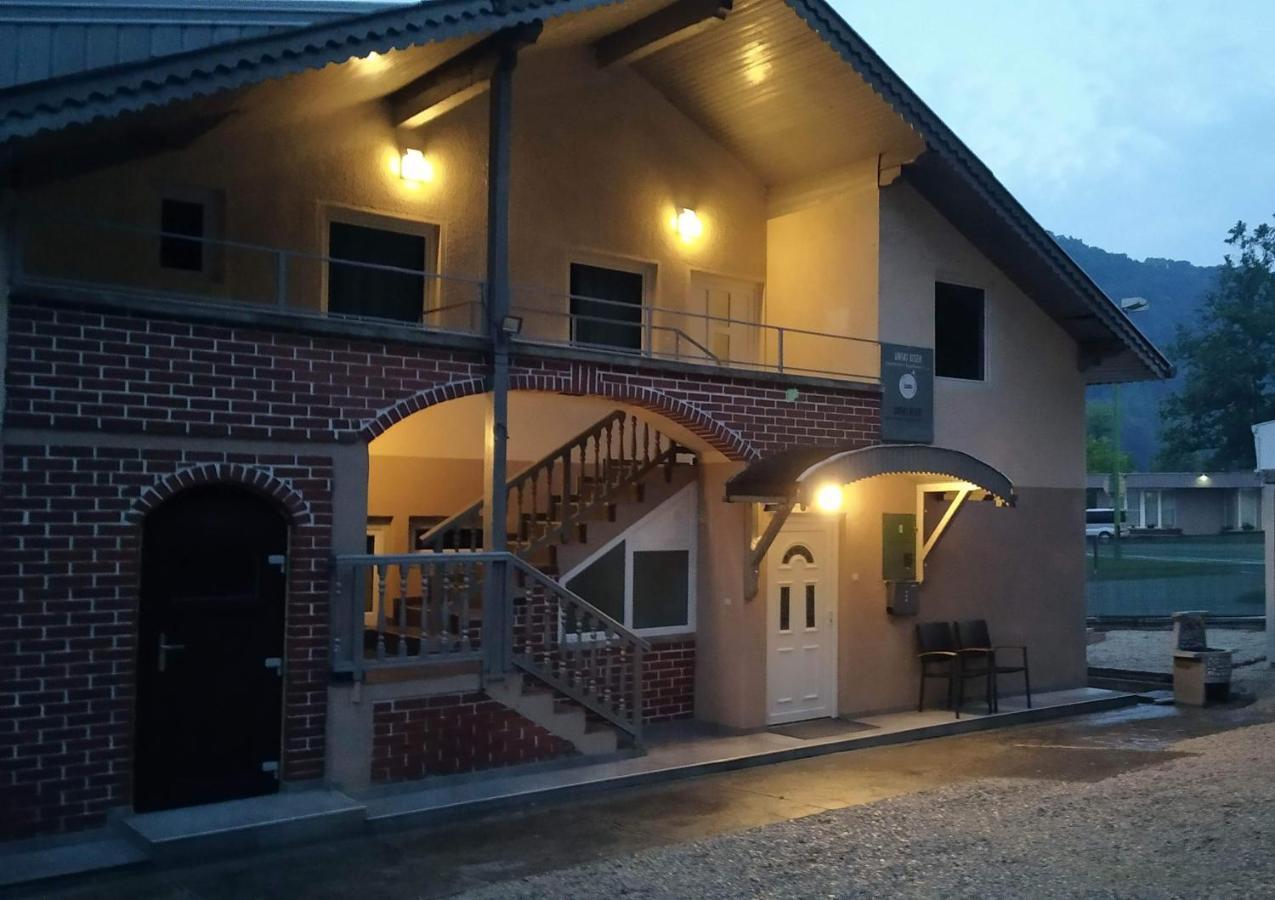 Apartmani Unski Biser 察津 外观 照片